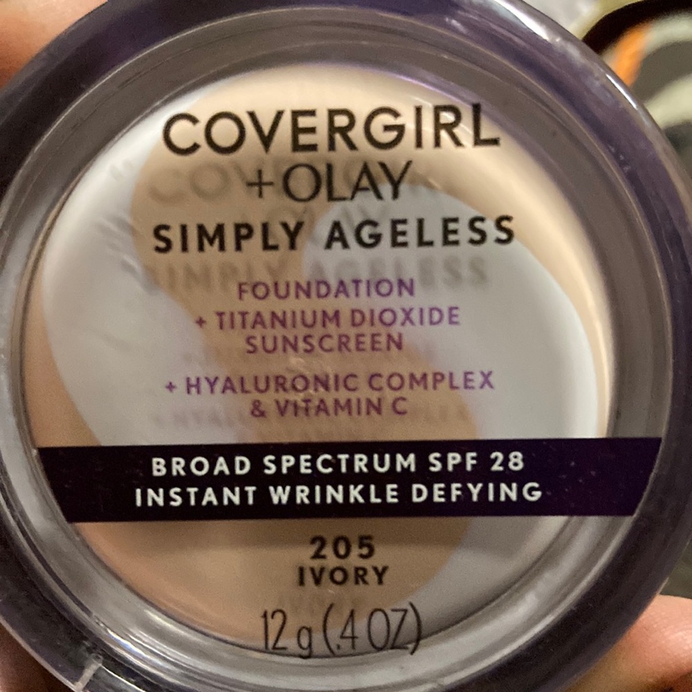 Cover girl + Olay simply ageless foundation in 205 Classic Ivory